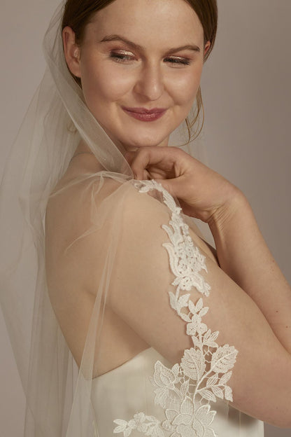 David's Bridal Women's Embroidered Floral Applique Fingertip Veil